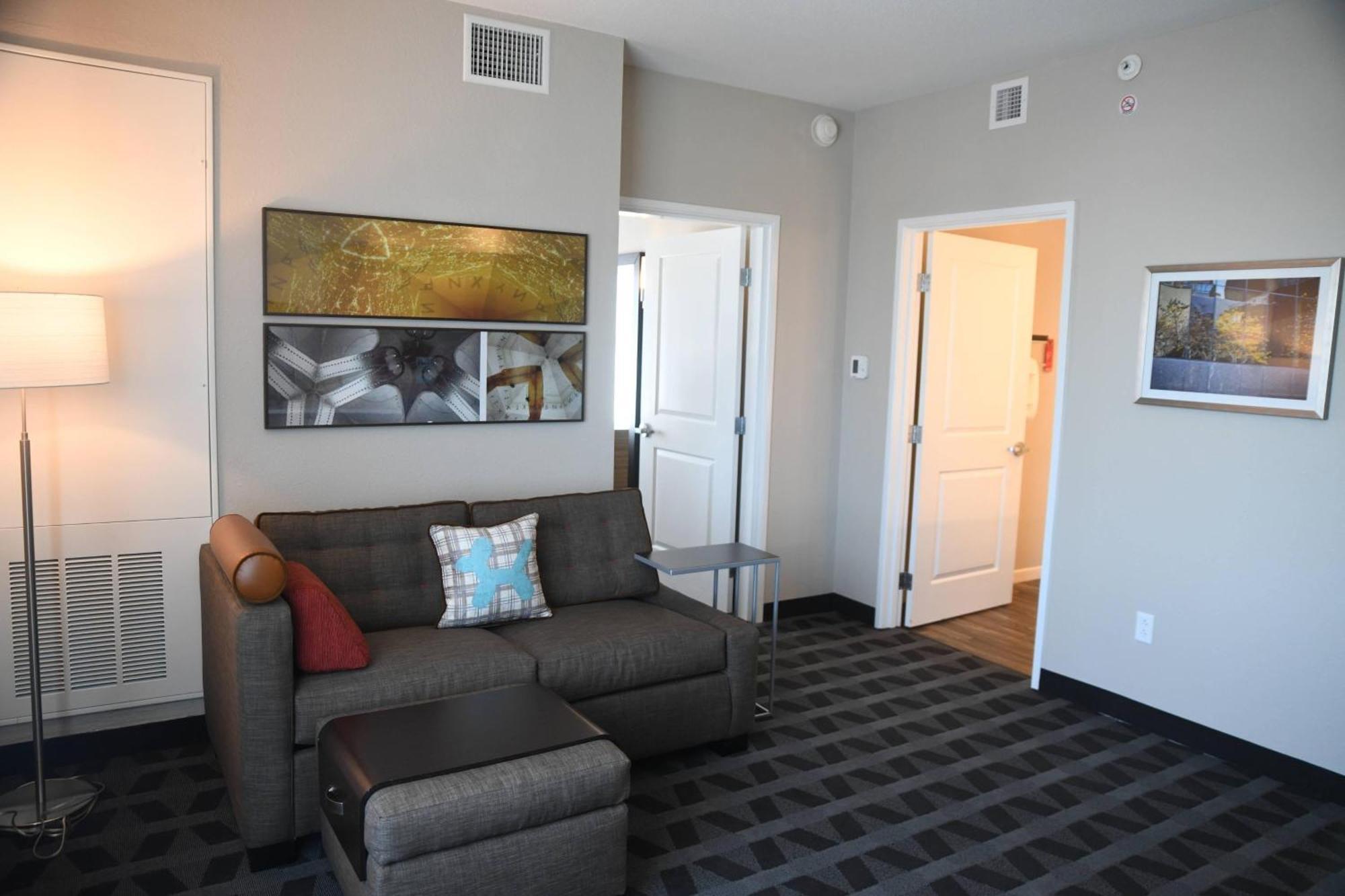 Towneplace Suites Kansas City At Briarcliff Экстерьер фото