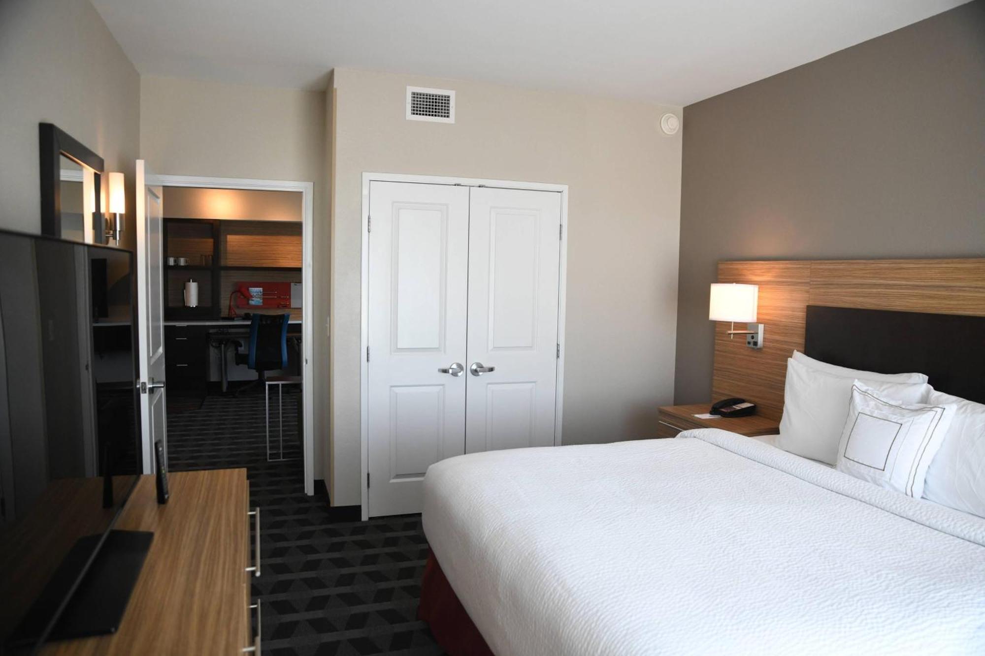 Towneplace Suites Kansas City At Briarcliff Экстерьер фото